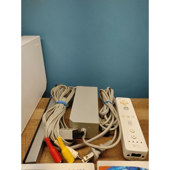 Nintendo Wii White Console RVL-001 Bundle w/3 Games 🌟Ready to Play🌟 (SH) - Picture 4 of 6